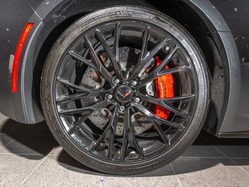 Used 2017 Chevrolet Corvette Z06 w/ Z07 Performance Package RWD image 30