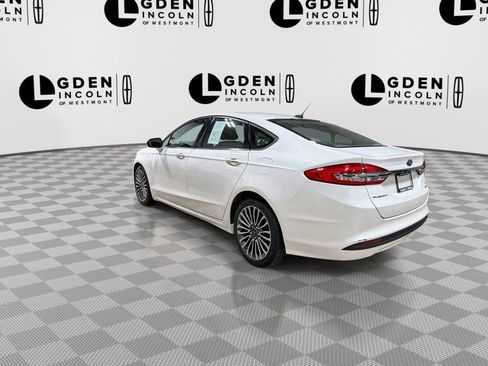 Used 2017 Ford Fusion SE w/ Fusion SE Technology Package image 6