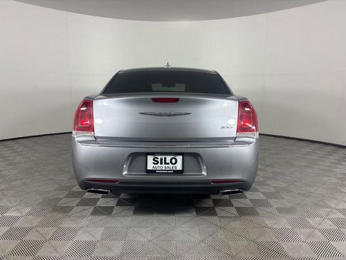 Used 2016 Chrysler 300 Limited image 4