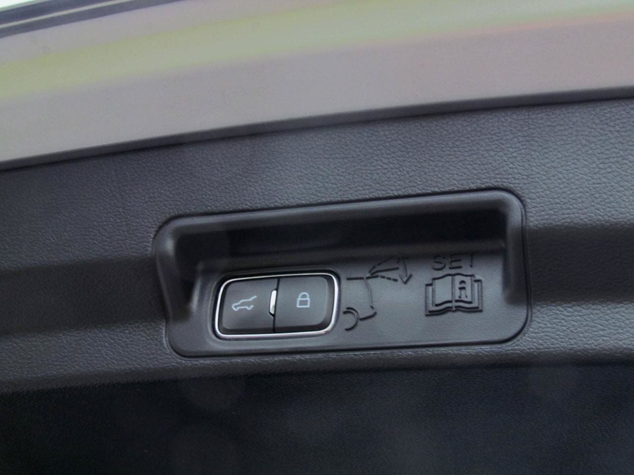 Used 2020 Ford Explorer Limited RWD image 16