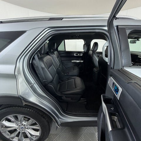 Used 2022 Ford Explorer Limited w/ Equipment Group 301A RWD image 6