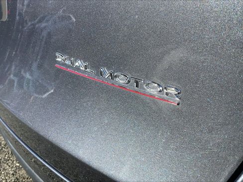 Used 2023 Tesla Model Y Performance image 9