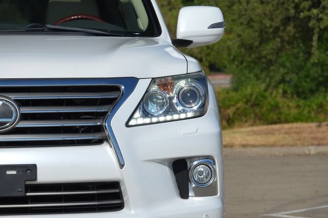 Used 2013 Lexus LX 570 4WD w/ Luxury Pkg w/Pre-crash image 33