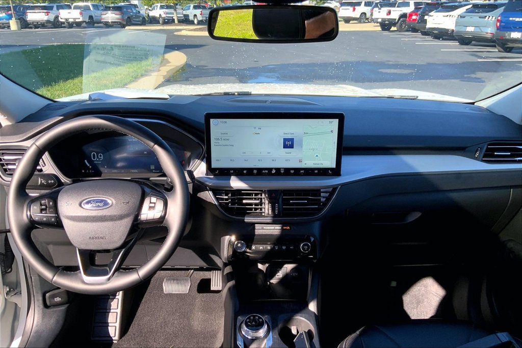 Used 2025 Ford Escape Platinum w/ Premium Technology Package AWD/4WD image 10