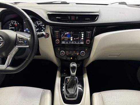Used 2022 Nissan Rogue Sport SL AWD/4WD image 16