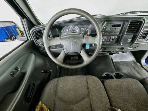 Used 2004 Chevrolet Silverado 2500 W/T RWD image 17