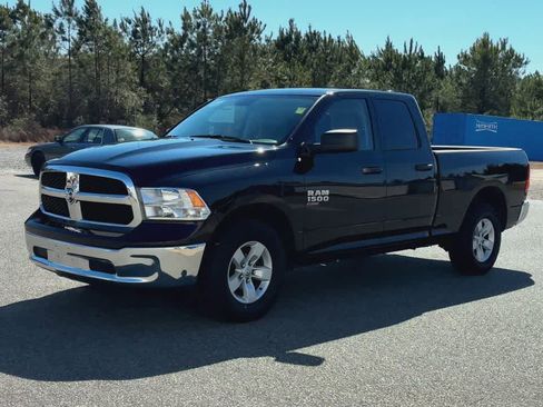 Used 2024 RAM 1500 Classic SLT image 4