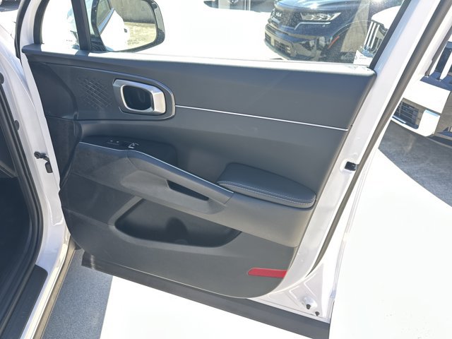 Certified 2025 Kia Sorento EX w/ Panoramic Sunroof Package AWD/4WD image 29