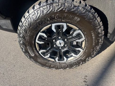 Used 2025 Chevrolet Silverado 1500 ZR2 w/ Technology Package image 32