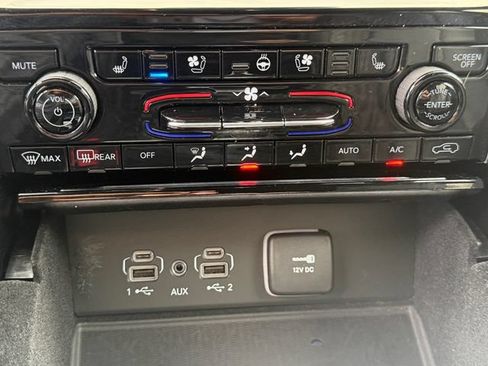 Used 2021 Jeep Grand Cherokee L Summit w/ Luxury Tech Group V AWD/4WD image 22