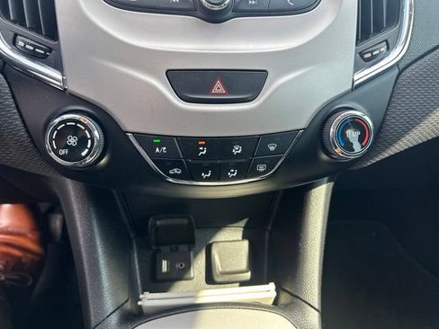Used 2018 Chevrolet Cruze LS FWD image 11