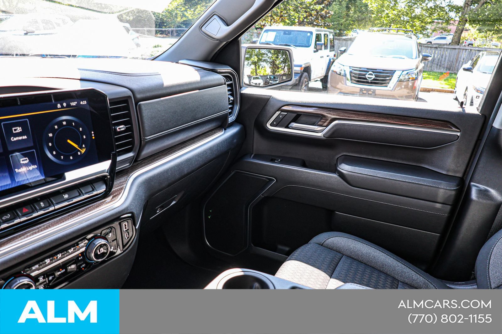 Used 2025 Chevrolet Silverado 1500 LT RWD image 36