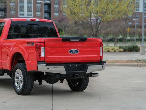 Used 2019 Ford F250 Lariat w/ Chrome Package image 23