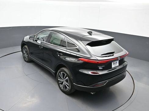 Used 2024 Toyota Venza LE AWD/4WD image 39
