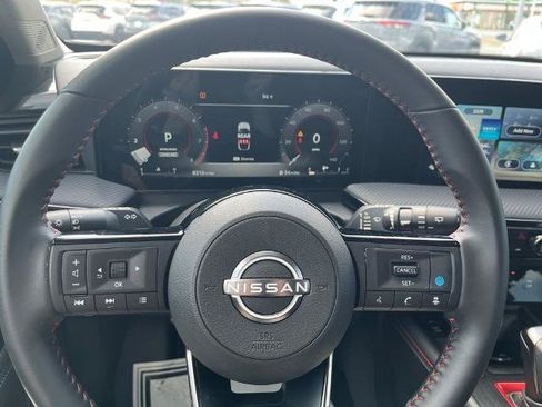 Certified 2025 Nissan Kicks SR FWD image 15