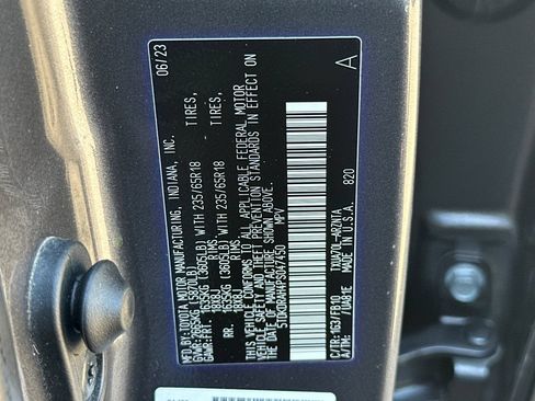 Used 2023 Toyota Highlander LE FWD image 31