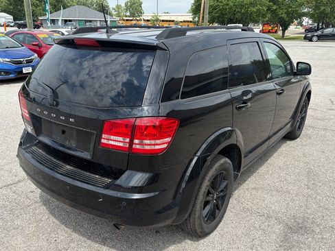 Used 2020 Dodge Journey SE w/ SE Popular Equipment Group FWD image 3