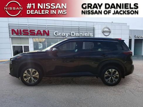 Used 2021 Nissan Rogue SV w/ Premium Package image 4