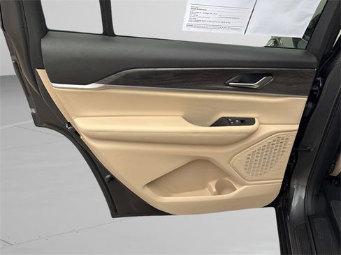 Used 2024 Jeep Grand Cherokee L Limited image 16