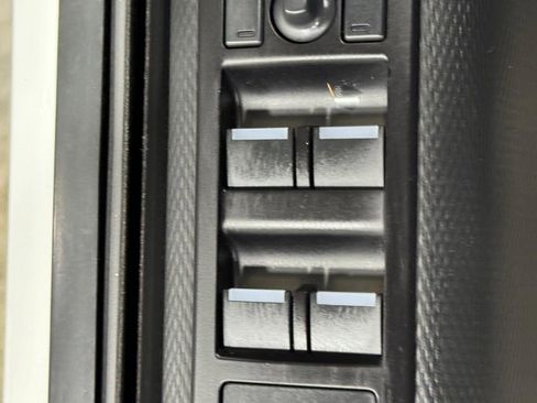 Used 2023 Land Rover Discovery S R-Dynamic image 24