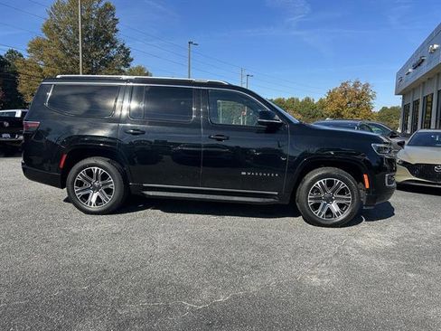 Used 2024 Jeep Wagoneer Series II w/ Flexible Seating Group image 5