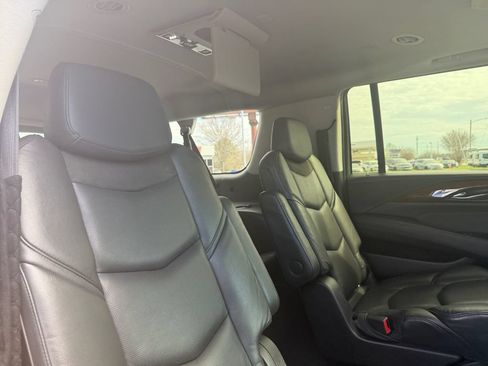 Used 2020 Cadillac Escalade ESV Premium Luxury AWD/4WD image 18
