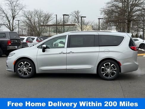 New 2026 Chrysler Pacifica Pinnacle image 9