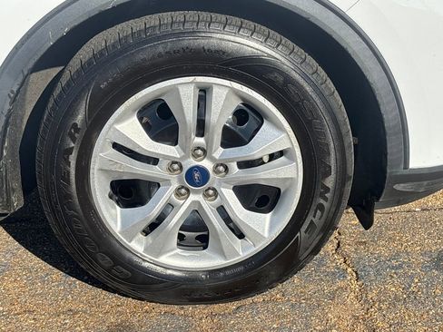 Used 2020 Ford Escape S image 23