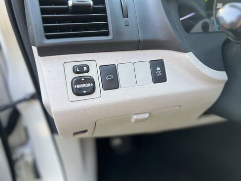 Used 2011 Toyota Venza AWD w/ Premium Pkg #2 image 19