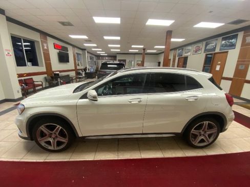 Used 2017 Mercedes-Benz GLA 250 4MATIC w/ Premium Package image 7