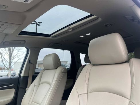 Used 2020 Buick Enclave Essence w/ Sound and Sites Package image 18