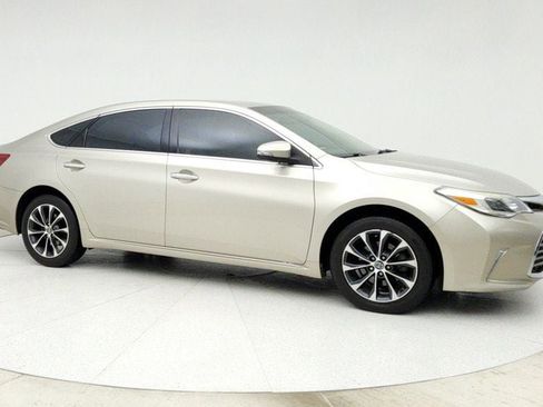Used 2016 Toyota Avalon XLE image 3