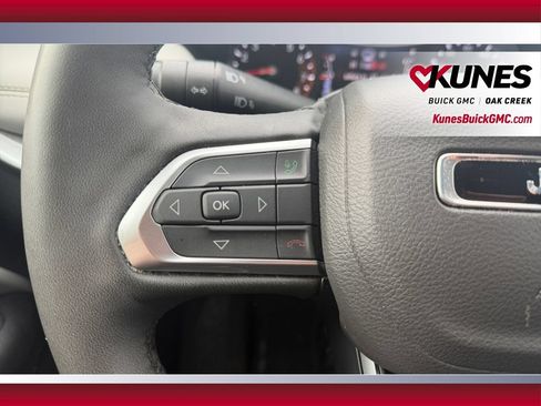 Used 2025 Jeep Compass Limited AWD/4WD image 17