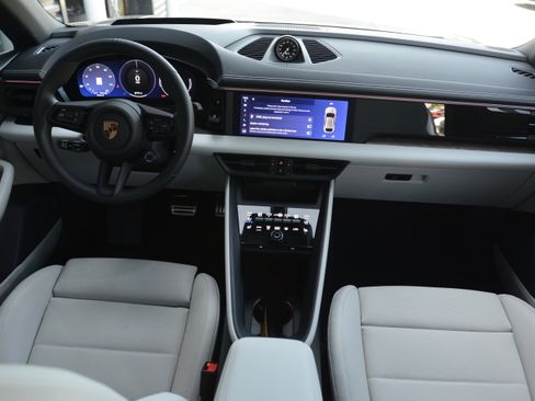 Certified 2025 Porsche Macan 4S Electric AWD/4WD image 12