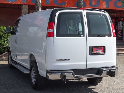 Used 2025 Chevrolet Express 2500 w/ Driver Convenience Package RWD image 6