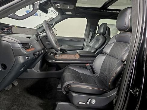 New 2026 Lincoln Navigator L Black Label AWD/4WD image 13