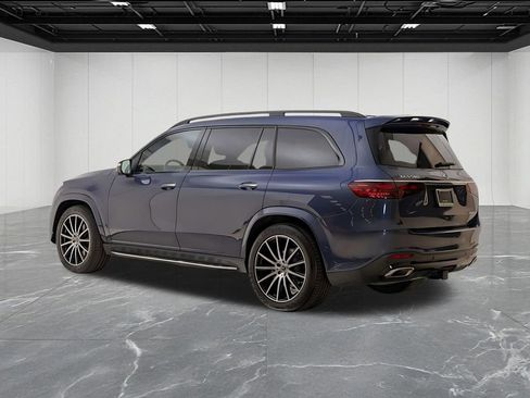 Used 2024 Mercedes-Benz GLS 580 4MATIC image 3