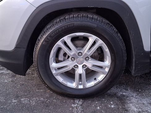 Used 2021 GMC Terrain SLE image 28