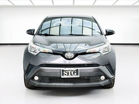Used 2018 Toyota C-HR XLE FWD image 2