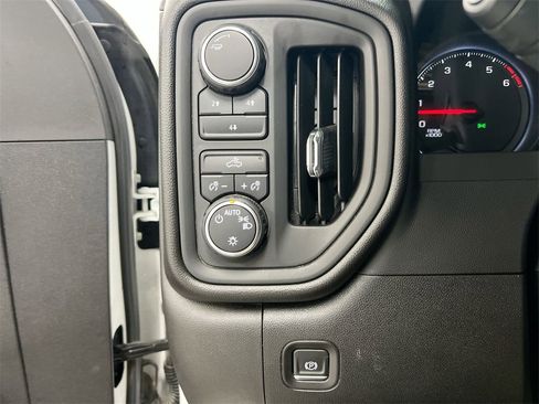 Used 2024 Chevrolet Silverado 2500 W/T image 17