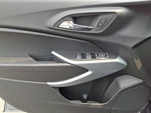 New 2026 Chevrolet Trax LS w/ LS Convenience Package FWD image 9