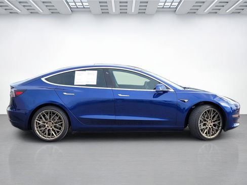 Used 2020 Tesla Model 3 Standard Range image 3