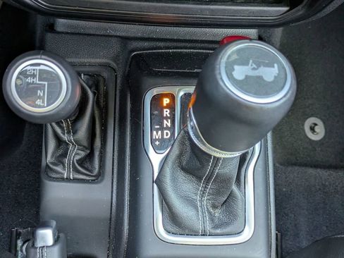 Used 2022 Jeep Wrangler Unlimited Sahara w/ LED Lighting Group AWD/4WD image 27