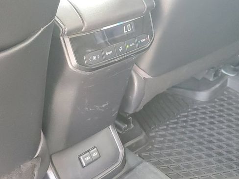 Used 2022 Toyota Highlander XLE AWD/4WD image 29