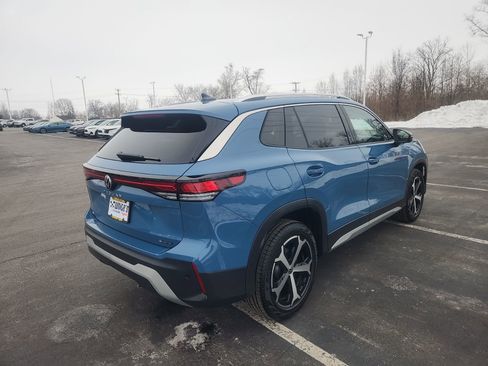 Used 2025 Volkswagen Tiguan SE image 6