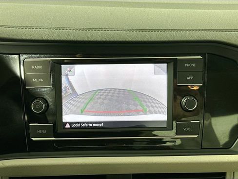 Used 2024 Volkswagen Jetta SE w/ Panoramic Sunroof Package image 13