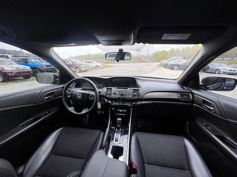 Used 2017 Honda Accord Sport image 12