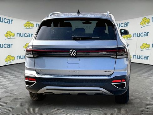 Used 2025 Volkswagen Taos SE w/ Panoramic Sunroof Package image 5