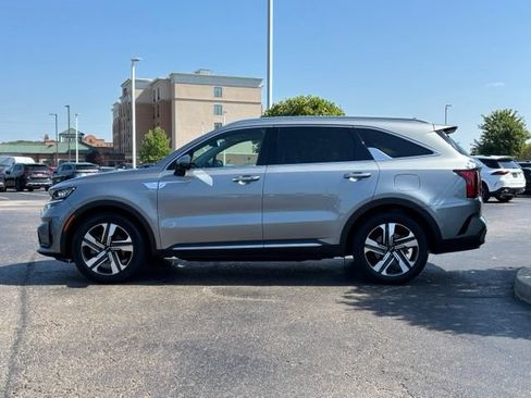 Used 2023 Kia Sorento EX w/ Panoramic Sunroof Package AWD/4WD image 5