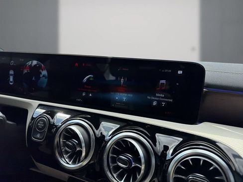 Used 2022 Mercedes-Benz CLA 250 4MATIC image 19
